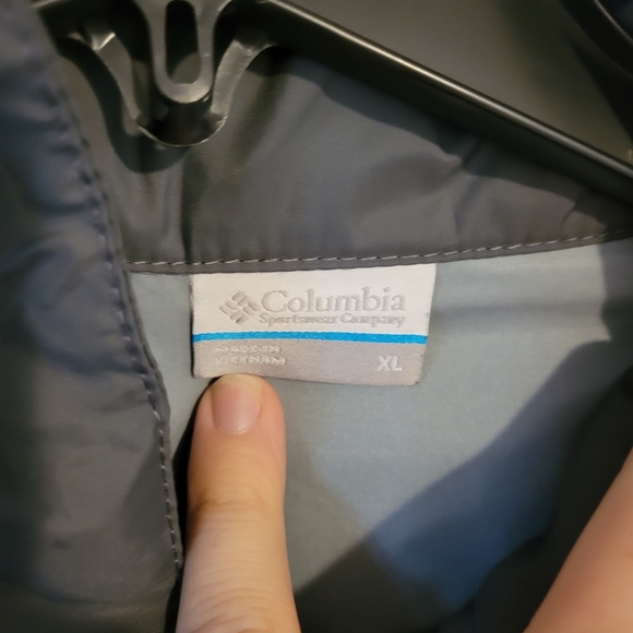Columbia Windbreaker (Grey and Red) - Picture 3 of 3